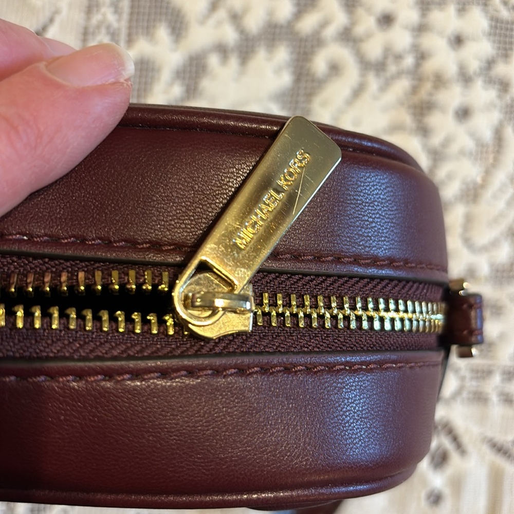 MICHAEL KORS ROSE Small Quilted Oval Camera X-body In MERLOT Vegan Faux Leather - Picture 10 of 12